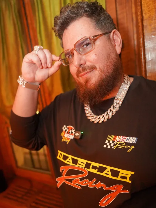 Portrait de MC Pao publié par @sachapics pour l’annonce de son interview dans Lui Magazine